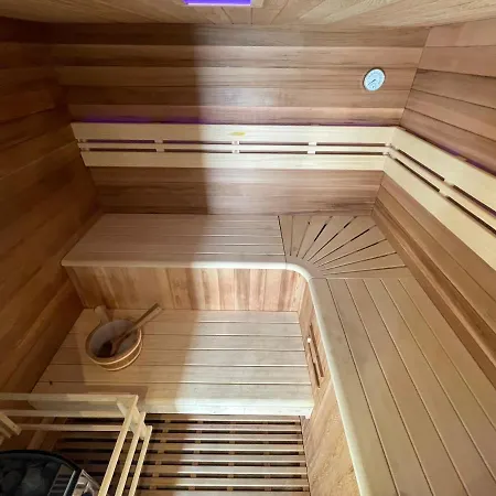 Spacieux Avec Sauna, Parking Et Jardin - 115 M2 Rez De Chaussee, 8 Couchages *